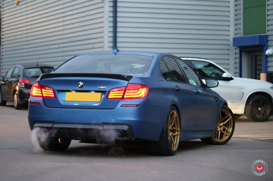  BMW M5 on Vossen Wheels (HC-2) 2019 года  (фото 11 из 19)